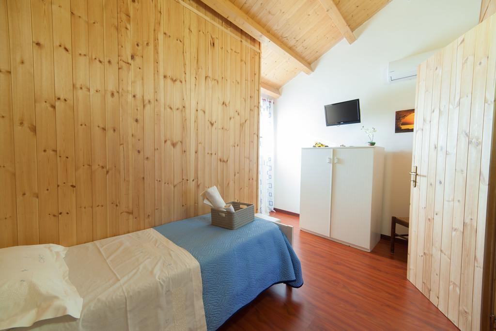 Acqua Di Mare Bed & Breakfast Locogrande Bagian luar foto